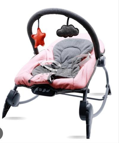 👶 Transat confortable et sécurisé pour bébés avec jouets suspendus ✨ - 2