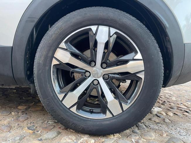 Peugeot 3008 2018 ( négociable devant la voiture)