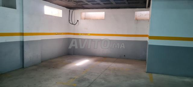 Parking à louer ou à vendre avec box - 2