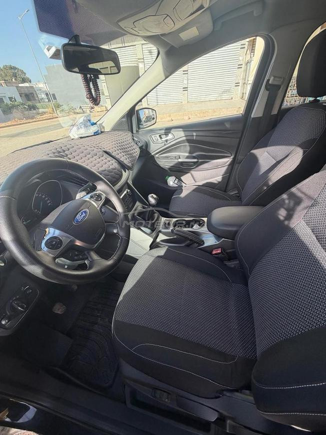 ford kuga modèle 2014 très bonne état diesl