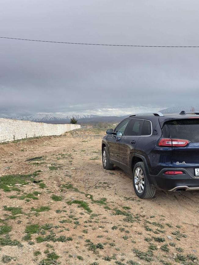 jeep cheroki aventure très bon état 