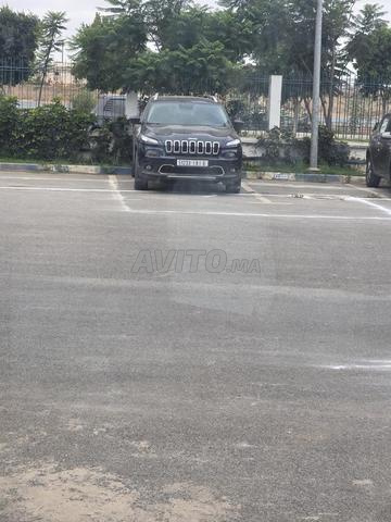 Jeep Cherokee aventure très bon état - 2