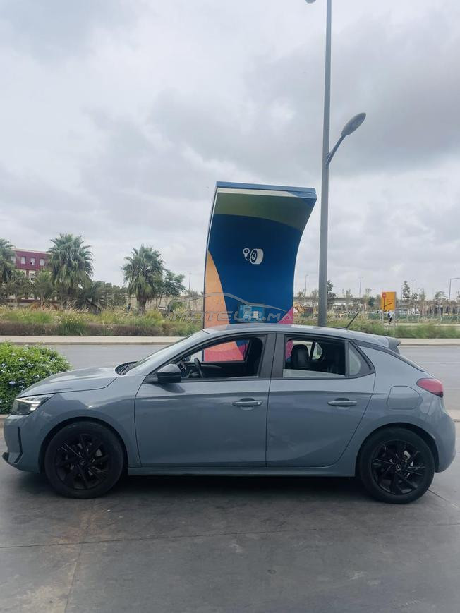 Opel corsa très bon état 145 000 dhs 