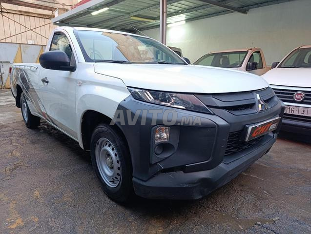 Mitsubishi pick-up - 2