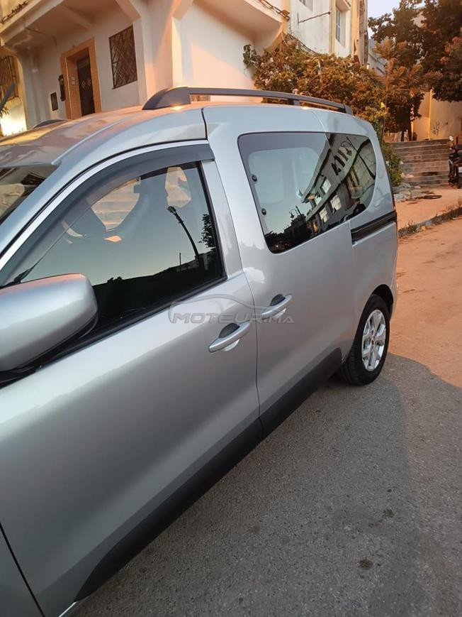 رينو إكسبريس ديزل يدوي 2025 في طنجة