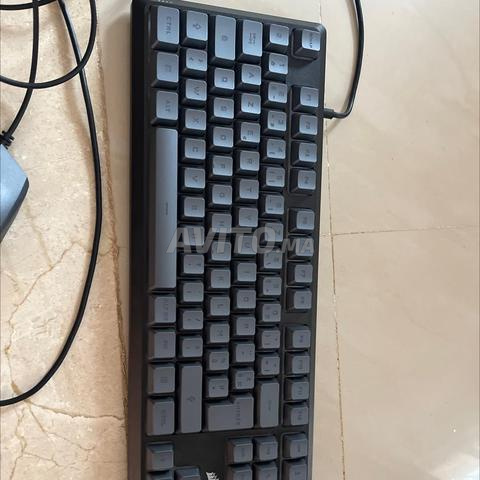Clavier avec souris - 2