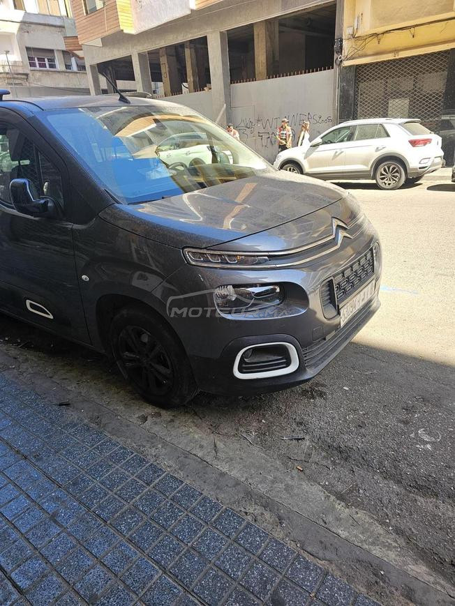 salut je vendre ma voiture neuf 3amra