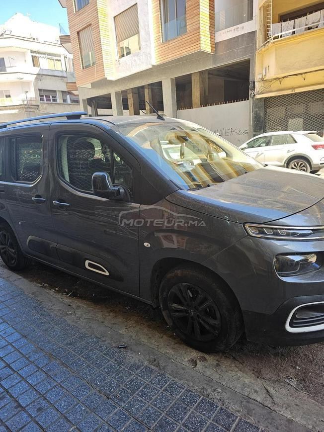 salut je vendre ma voiture neuf 3amra