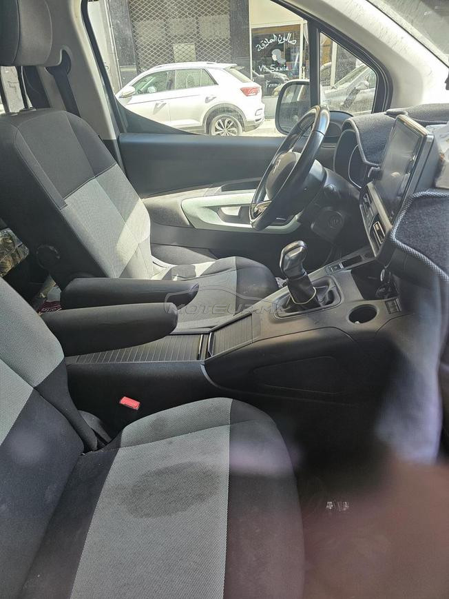 salut je vendre ma voiture neuf 3amra
