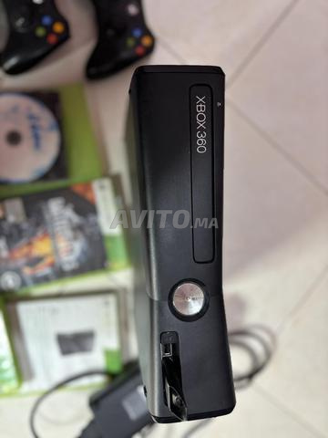 Xbox 360 avec deux manettes - 2
