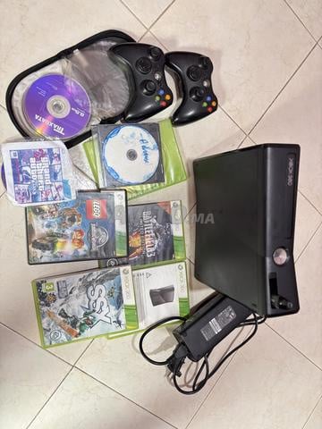 Xbox 360 avec deux manettes