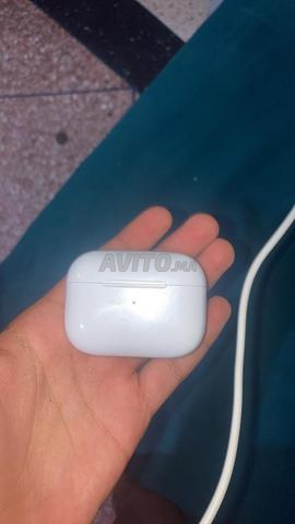 Air Pods Pro 2 d'occasion utilisés 3 fois, comme neufs