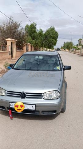 Golf 4 très propre, pour celui qui est intéressé bienvenue, moteur 130