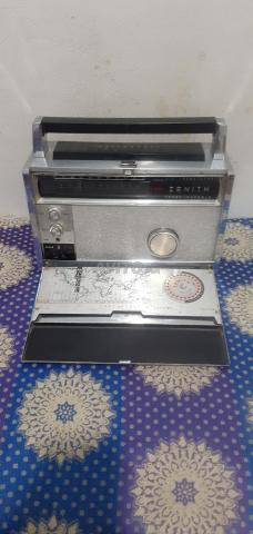 Radio Zenith antique avec grésillement - 2