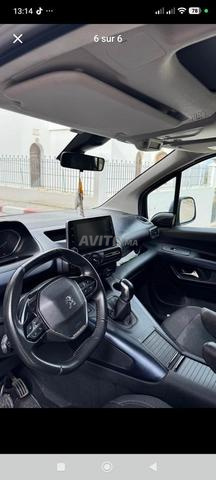 Voiture neuve restante, salon complet - 2
