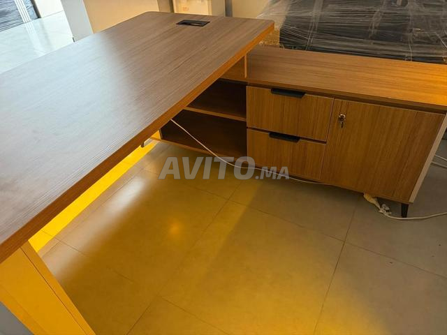 Bureau de direction avec éclairage LED intégré. - 2