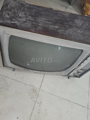 Très vieux téléviseur en bois, marque Philips - 2