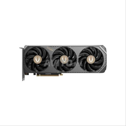 ZOTAC GAMING GeForce RTX 5070 SOLID OC 12GB GDDR7 - 2