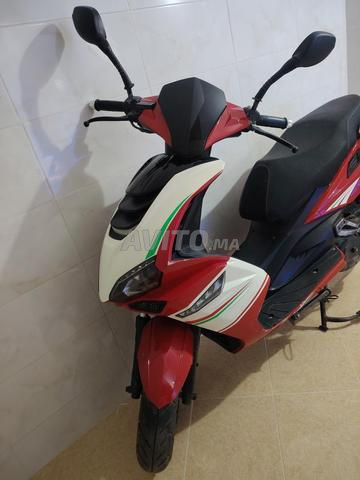 Scooter moto de marque Italika