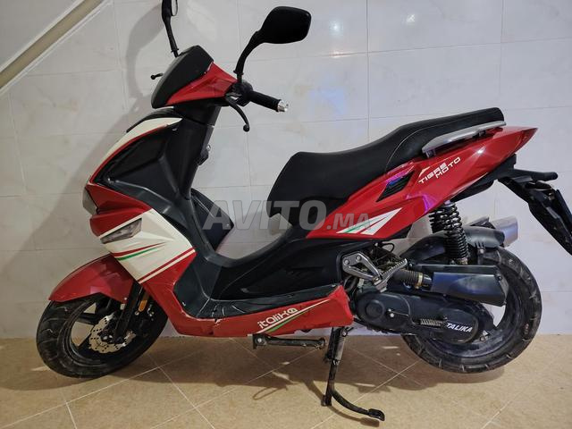 Scooter moto de marque Italika - 2