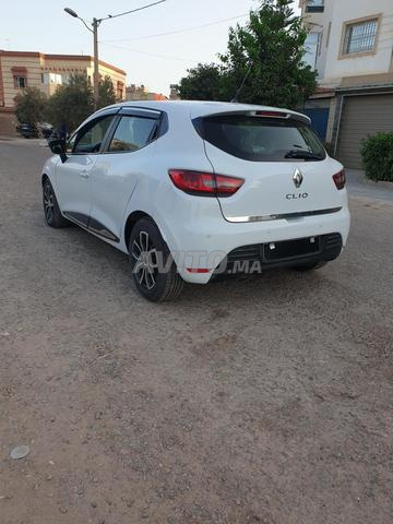 Voiture Renault modèle 2019, kilométrage 110, jamais accidentée, 6 mois d'ancienneté - 2