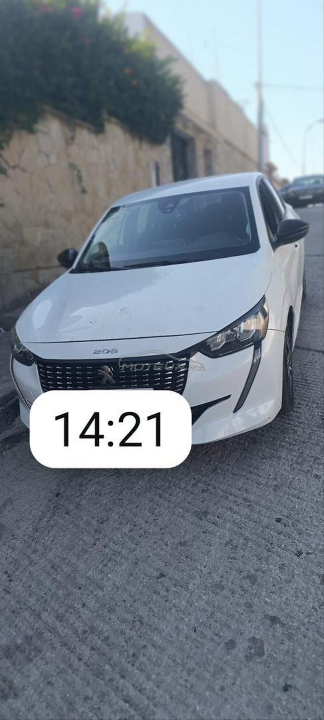سيارة بيجو 208