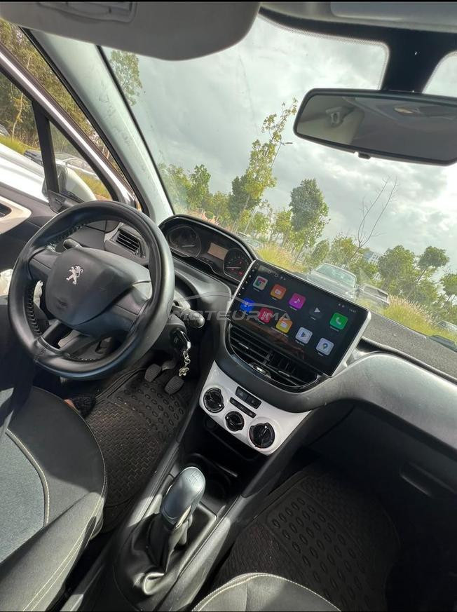 peugeot 208 2017 en excellent état 