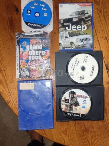 PS2 propre ... deux manettes ... 6 jeux ... carte mémoire - 2