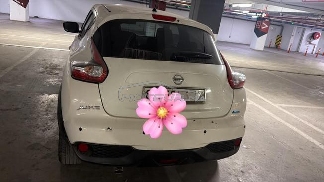 voiture avec un bonne état .   