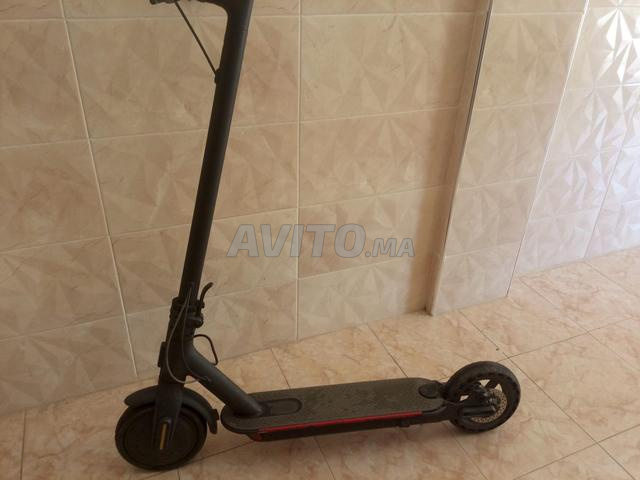 Trottinette d'occasion à vendre avec chargeur d'origine - 2