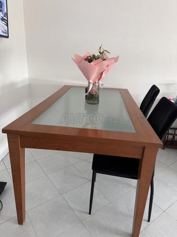طاولة طعام 0.90*1.60 بحالة جيدة