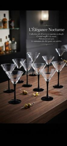 Service de 10 verres à pied, pied et base noirs