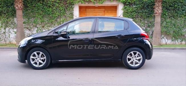 208 allure model 2020 bon etat.  180km