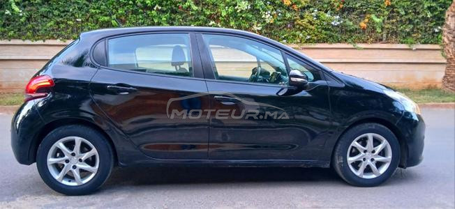208 allure model 2020 bon etat.  180km