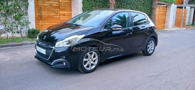 208 allure model 2020 bon etat.  180km