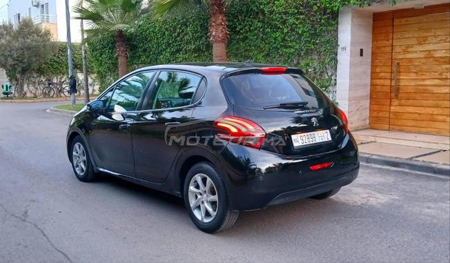 208 allure model 2020 bon etat.  180km