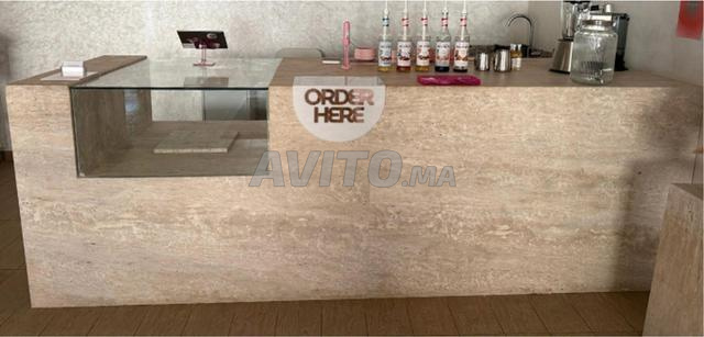 Comptoir Bar en travertin sur mesure avec vitrine - 2