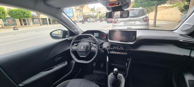 peugeot 208 premiere main