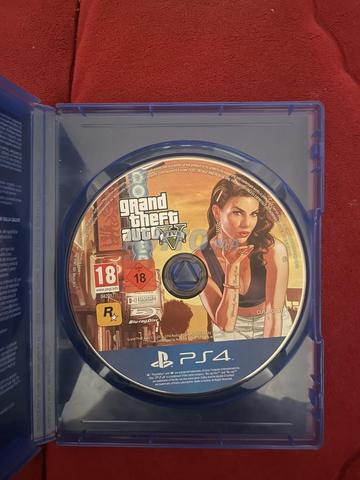 Disque GTA V Premium Edition PS4 en bon état - 2