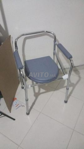 Toilettes sur chaise en inox - 2