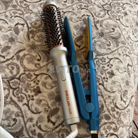 Fer à lisser (brosse et peigne chauffant) 2 en 1 pour 150 dirhams
