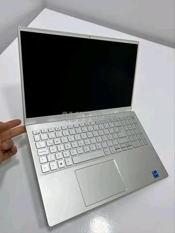 PC Dell i7 11ème génération (vide) lire ci-dessous