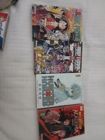 4 tomes de manga en très bon état (prix négociable)