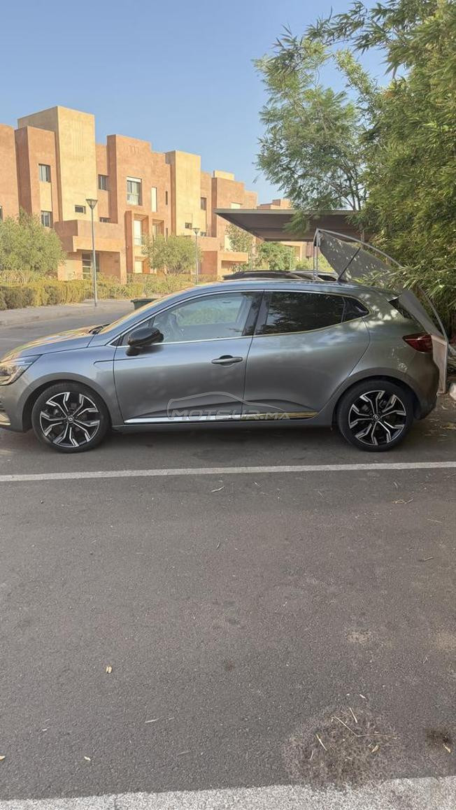 Clio 5 boîte auto grand écran 