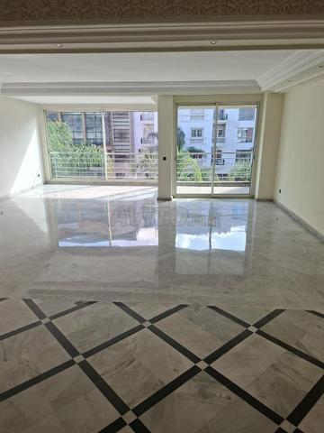 À louer un appart de 4 chambres