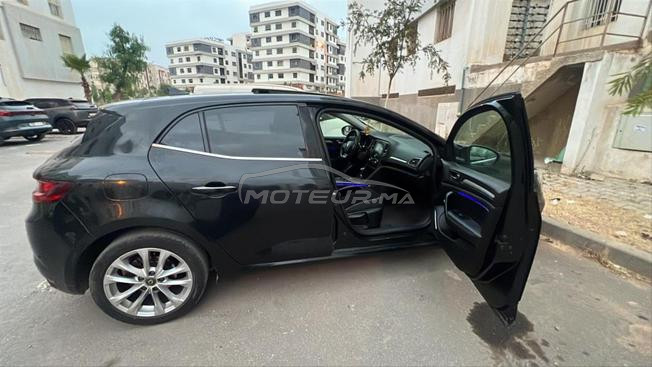 Renault megane 4 bon état full options 