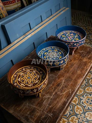 طاولة صغيرة تقليدية مزينة