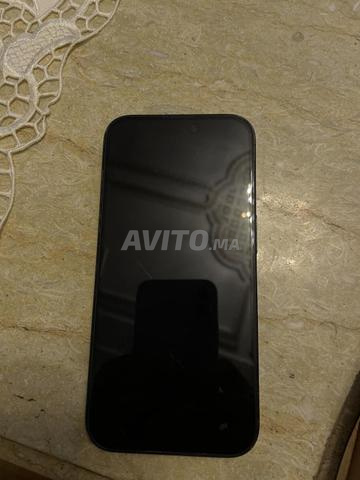 iPhone 15 Pro 128 Go 94% état de batterie - 2