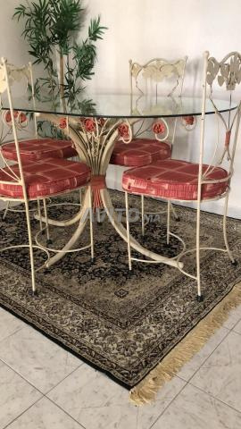 غرفة طعام زجاجية متوفرة - 2