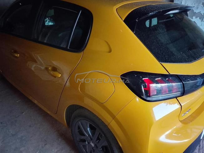 peugeot208 premiere main 